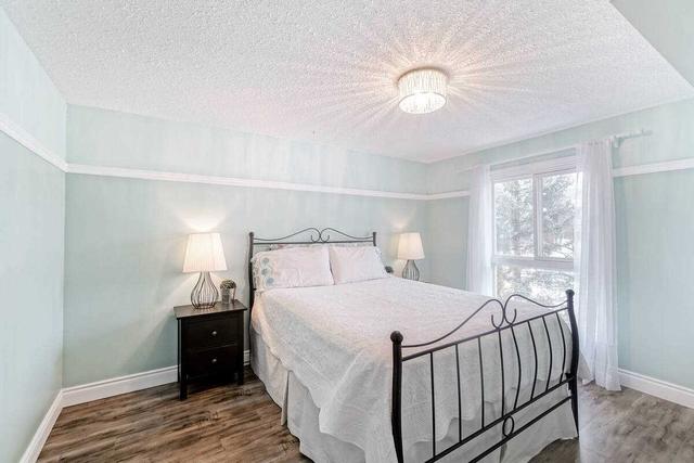 7189 Joliette Cres, House semidetached with 3 bedrooms, 2 bathrooms and 5 parking in Mississauga ON | Image 11