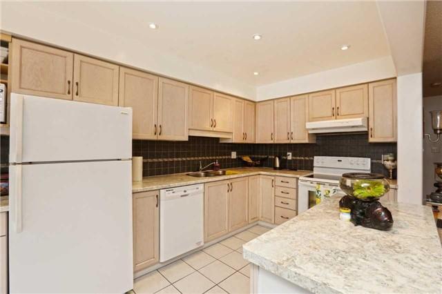 72 - 10 Cherrytree Dr, Townhouse with 3 bedrooms, 4 bathrooms and 1 parking in Brampton ON | Image 8