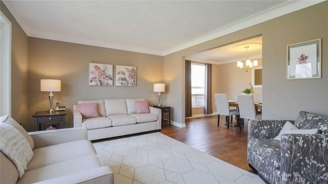 23 Orlando Dr, House detached with 3 bedrooms, 3 bathrooms and 4 parking in St. Catharines ON | Image 3
