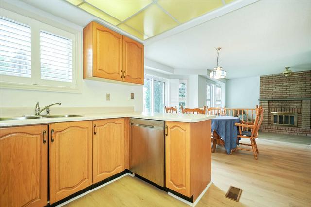 1012 Benton Cres, House detached with 4 bedrooms, 4 bathrooms and 6 parking in Pickering ON | Image 5