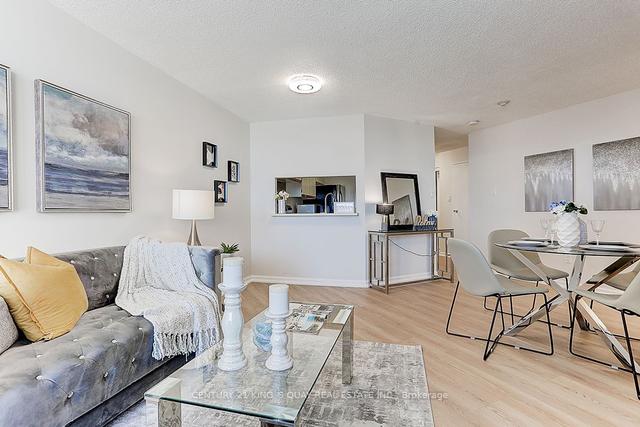 1521 - 77 Maitland Pl, Condo with 2 bedrooms, 2 bathrooms and 1 parking in Toronto ON | Image 2