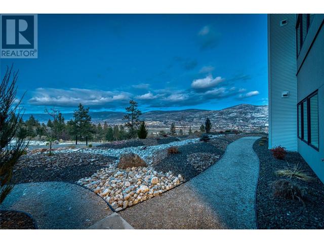 811 - 800 Vista Park, Condo with 3 bedrooms, 2 bathrooms and 2 parking in Penticton 1 BC | Image 34
