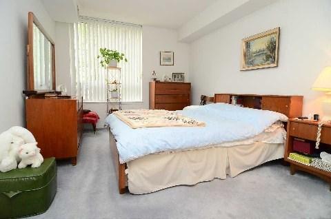 207 - 18 Hillcrest Ave, Condo with 2 bedrooms, 2 bathrooms and 1 parking in Toronto ON | Image 12