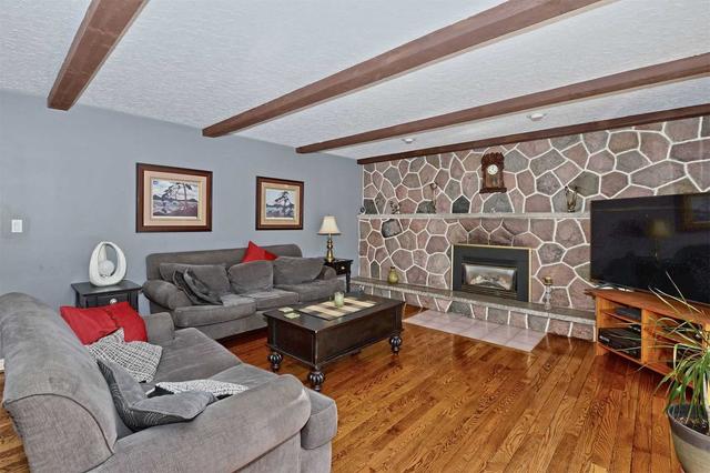 105 Applewood Cres, House detached with 4 bedrooms, 4 bathrooms and 8 parking in Whitby ON | Image 7