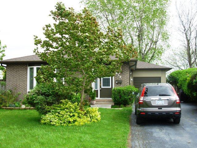 856 Fraser Crt, House detached with 3 bedrooms, 1 bathrooms and null parking in Milton ON | Image 2