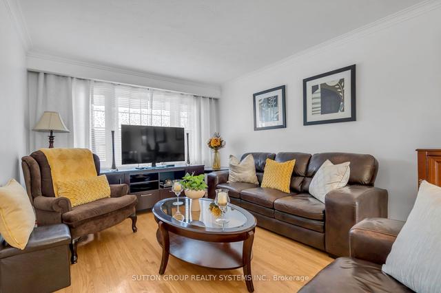 17 Arthur St, House semidetached with 3 bedrooms, 2 bathrooms and 3 parking in Toronto ON | Image 3