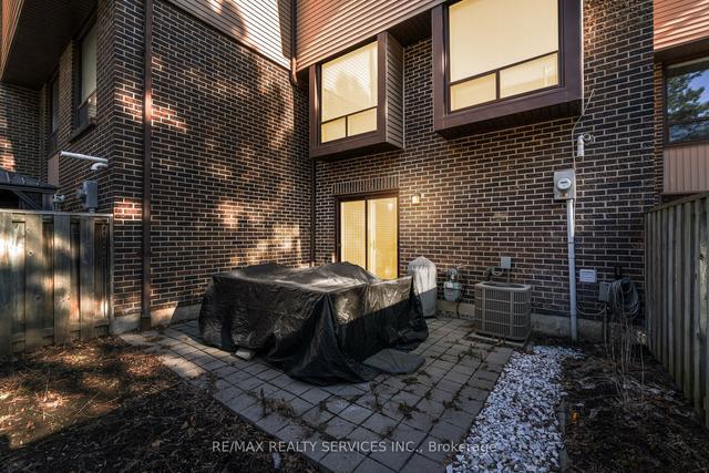 16 - 16 Carleton Pl, Townhouse with 3 bedrooms, 2 bathrooms and 2 parking in Brampton ON | Image 26