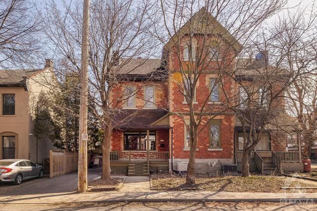 252 Daly Avenue, Townhouse with 4 bedrooms, 4 bathrooms and 3 parking in Ottawa ON | Image 2