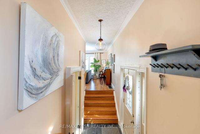 70 Thirty Ninth St, House detached with 2 bedrooms, 2 bathrooms and 1 parking in Toronto ON | Image 34