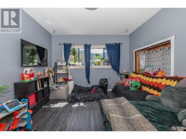 451 10 Avenue, House detached with 2 bedrooms, 1 bathrooms and 4 parking in Salmon Arm BC | Image 24