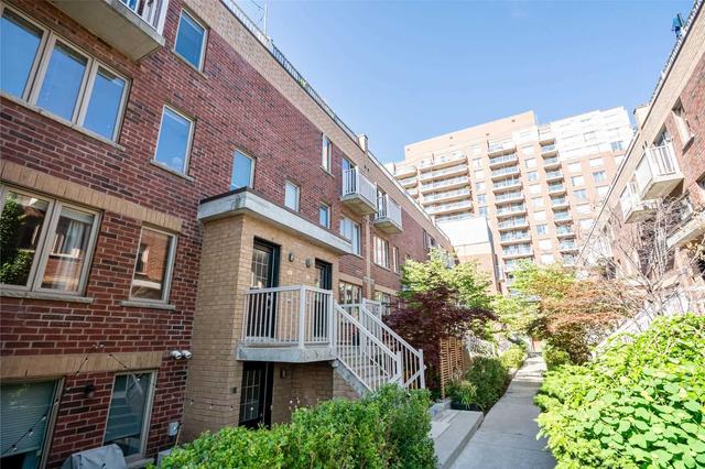 118 - 11 Ruttan St, Townhouse with 2 bedrooms, 2 bathrooms and 1 parking in Toronto ON | Card Image