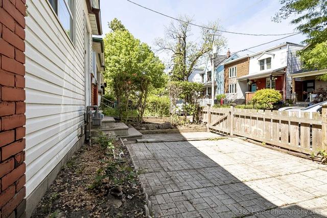 124 Galt Ave, House detached with 4 bedrooms, 4 bathrooms and 1 parking in Toronto ON | Image 18