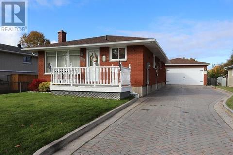 983 North St, House detached with 3 bedrooms, 2 bathrooms and null parking in Sault Ste. Marie ON | Card Image