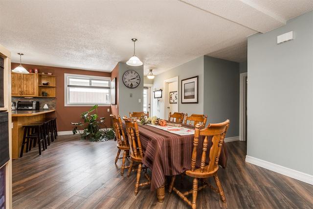 1818 14 Avenue N, House detached with 6 bedrooms, 2 bathrooms and 2 parking in Lethbridge County AB | Image 1