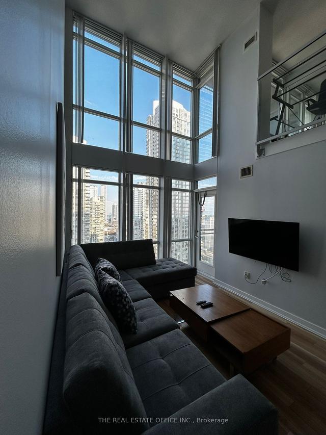 2808 - 15 Fort York Blvd, Condo with 2 bedrooms, 2 bathrooms and 1 parking in Toronto ON | Image 3