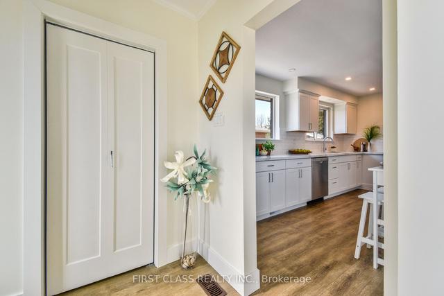 24 Fintona Ave, House detached with 3 bedrooms, 2 bathrooms and 4 parking in Toronto ON | Image 34