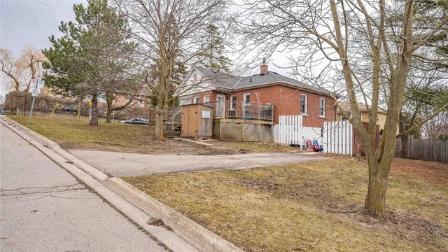 70 Lawrence St, House detached with 2 bedrooms, 2 bathrooms and 2 parking in Brantford ON | Image 20