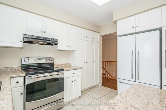 24 Beechlawn Blvd, Home with 2 bedrooms, 3 bathrooms and 3 parking in Guelph ON | Image 11