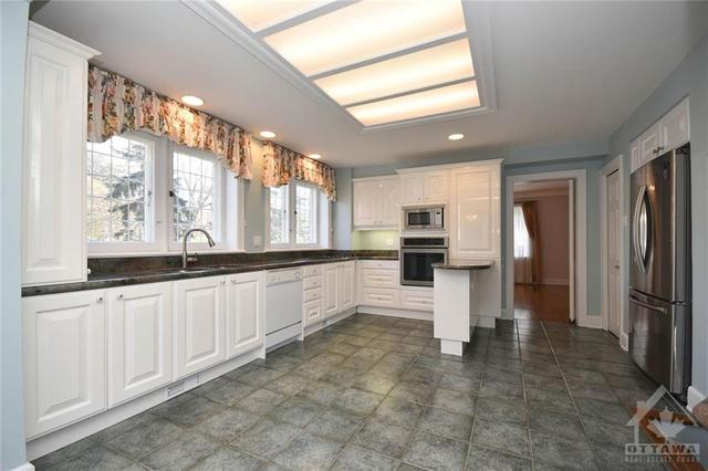 241 Hillcrest Road, House detached with 4 bedrooms, 4 bathrooms and 8 parking in Ottawa ON | Image 9