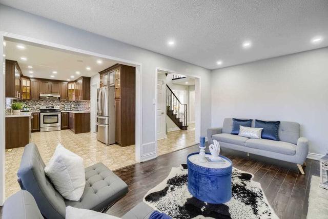 5 Honeyview Pl, House detached with 4 bedrooms, 5 bathrooms and 11 parking in Toronto ON | Image 3