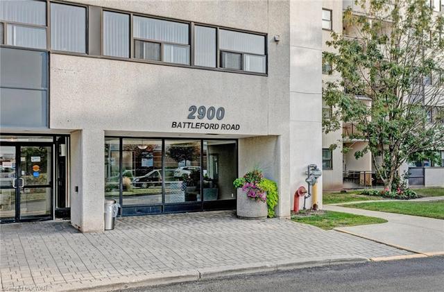 304 - 2900 Battleford Road, House attached with 2 bedrooms, 1 bathrooms and 1 parking in Mississauga ON | Image 2