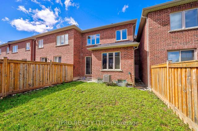 3 Walter English Dr, House attached with 3 bedrooms, 3 bathrooms and 2 parking in East Gwillimbury ON | Image 27