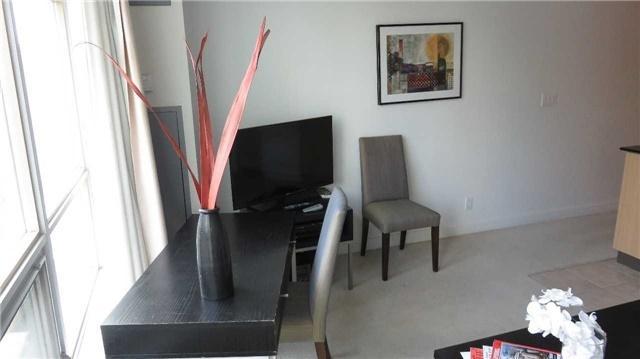 525 - 36 Blue Jays Way, Condo with 1 bedrooms, 1 bathrooms and 1 parking in Toronto ON | Image 4