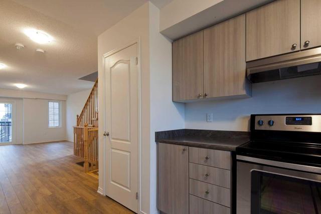 2514 Bromus Path, Condo with 4 bedrooms, 3 bathrooms and 1 parking in Oshawa ON | Image 4
