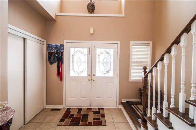 12 Milkweed Cres, House detached with 3 bedrooms, 3 bathrooms and 4 parking in Brampton ON | Image 3