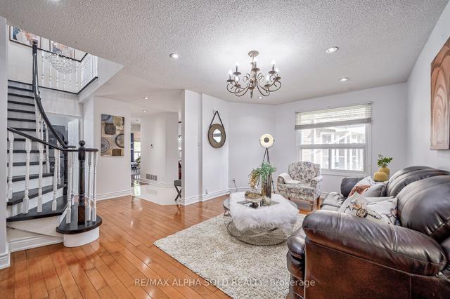 35 Longsword Dr, House detached with 4 bedrooms, 4 bathrooms and 4 parking in Toronto ON | Image 39