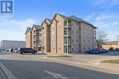 208 - 90 Murray, Condo with 2 bedrooms, 2 bathrooms and null parking in Amherstburg ON | Card Image