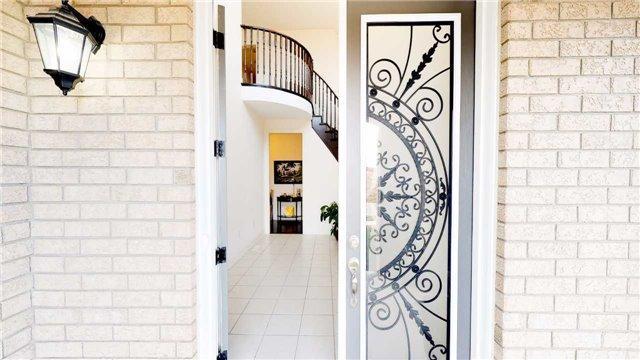 23 Chaumont Dr, House detached with 4 bedrooms, 4 bathrooms and 4 parking in Hamilton ON | Image 2