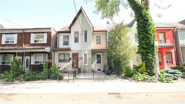 693 Adelaide St W, House semidetached with 3 bedrooms, 2 bathrooms and 1 parking in Toronto ON | Image 1