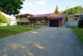 80 Monarch Park Dr, House detached with 3 bedrooms, 2 bathrooms and 4 parking in St. Catharines ON | Image 2