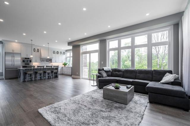 14 Dixon Crt, House detached with 4 bedrooms, 4 bathrooms and 9 parking in Barrie ON | Image 8