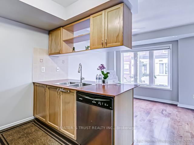 2 - 2 Florence Wyle Lane, Townhouse with 2 bedrooms, 2 bathrooms and 0 parking in Toronto ON | Image 2