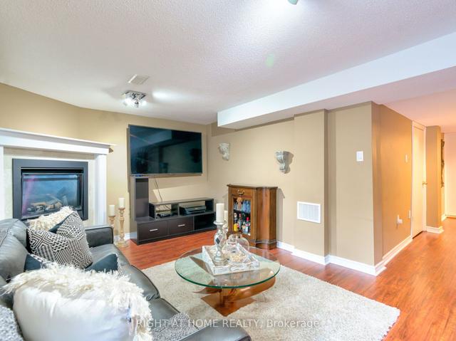 39 Rogers Rd, House detached with 3 bedrooms, 3 bathrooms and 3 parking in Toronto ON | Image 26