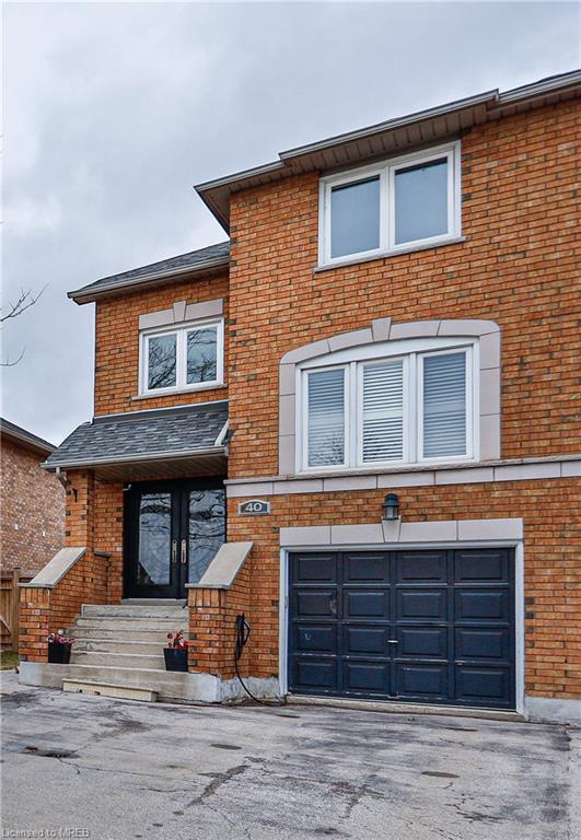 40 Isa Court, House semidetached with 3 bedrooms, 2 bathrooms and 4 parking in Vaughan ON | Image 2