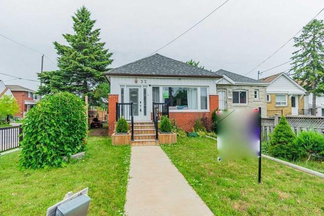 32 Buttonwood Ave, House detached with 2 bedrooms, 2 bathrooms and 2 parking in Toronto ON | Image 1