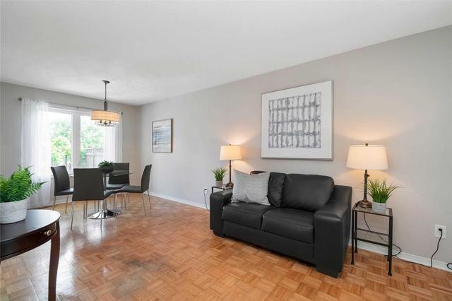 13 Salem Crt, House detached with 3 bedrooms, 2 bathrooms and 2 parking in Brampton ON | Image 4