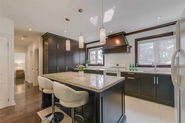 110 Culford Rd, House detached with 2 bedrooms, 2 bathrooms and 5 parking in Toronto ON | Image 2