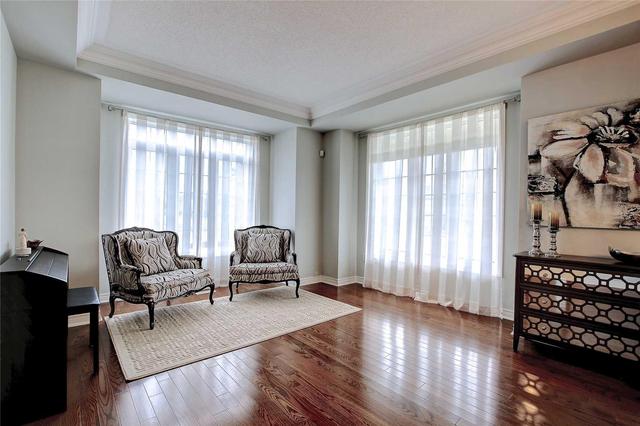 3395 Stocksbridge Ave, House detached with 4 bedrooms, 4 bathrooms and 2 parking in Oakville ON | Image 2
