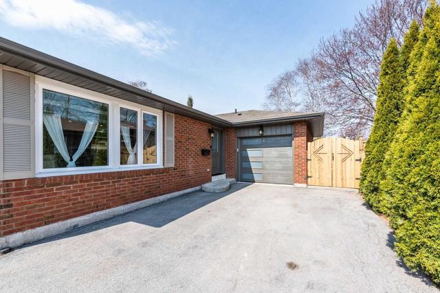 5525 Spruce Ave, House detached with 2 bedrooms, 3 bathrooms and 5 parking in Burlington ON | Image 12