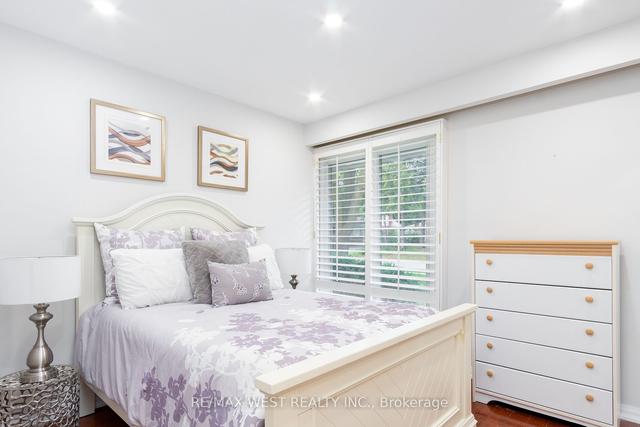 380 Tareyton Rd, House detached with 3 bedrooms, 2 bathrooms and 4 parking in Richmond Hill ON | Image 4