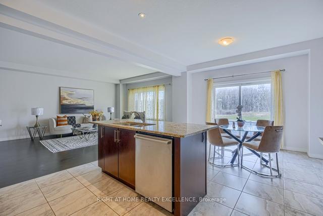 43 Newcastle Crt, House detached with 4 bedrooms, 3 bathrooms and 4 parking in Kitchener ON | Image 4