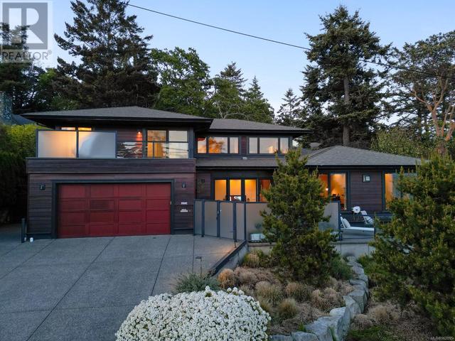 2952 Tudor Ave, House detached with 3 bedrooms, 4 bathrooms and 5 parking in Saanich BC | Image 11