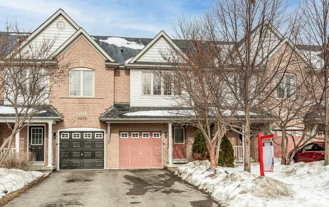 3258 Flagstone Dr, House attached with 3 bedrooms, 3 bathrooms and 3 parking in Mississauga ON | Image 1