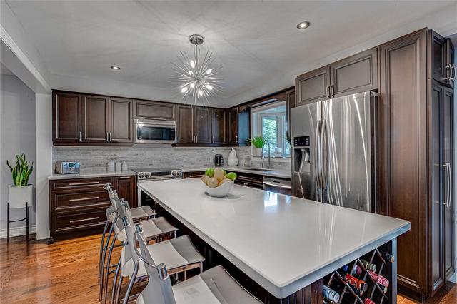 24 Evergreen Cres, House detached with 4 bedrooms, 5 bathrooms and 7 parking in Markham ON | Image 2
