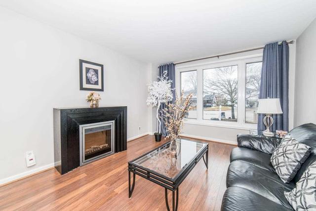 1324 Poprad Ave, House semidetached with 3 bedrooms, 2 bathrooms and 4 parking in Pickering ON | Image 7