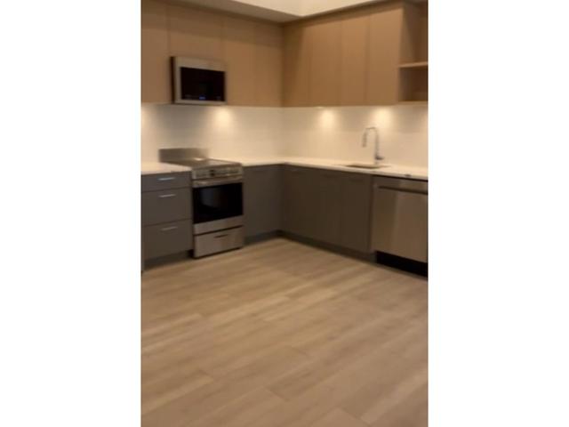 1xx - 13782 108 Avenue, Condo with 2 bedrooms, 2 bathrooms and 1 parking in Surrey BC | Image 5
